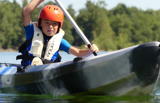 Scuola dii canoa per bambini Scuola dii canoa per bambini